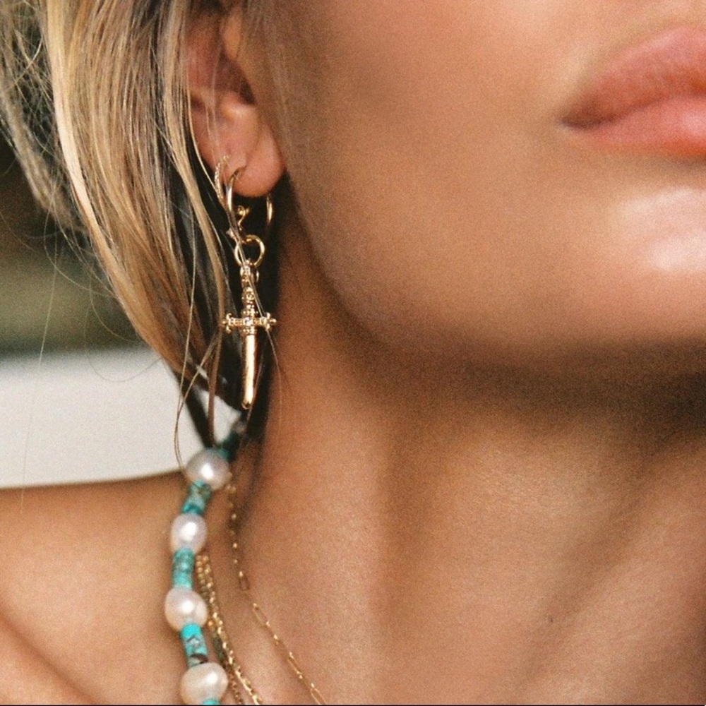 New Vanessa Mooney gold ALEXANDRA HOOP EARRINGS - Picture 4 of 15